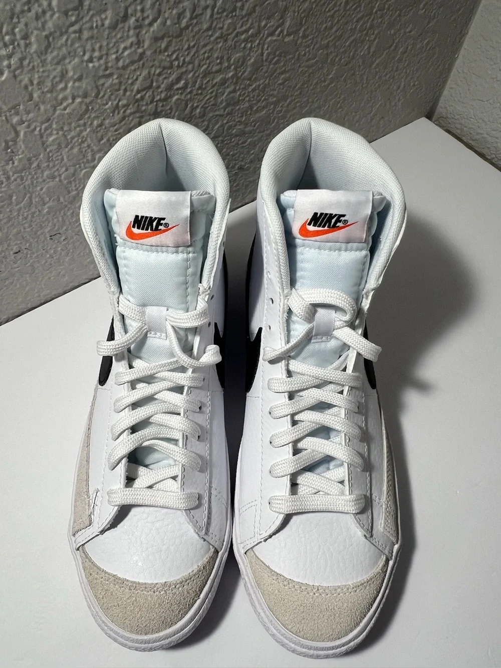 Nike Blazer Mid ’77 GS high top White Black Team Orange DA4086-100 Youth size 7Y